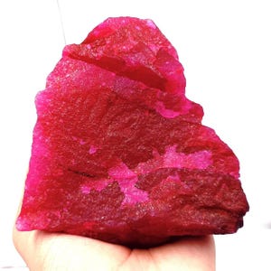 Puede incluir: Un juego de tres tazas de cerámica con un acabado moteado y mate. Las tazas son en tonos crema, gris claro y gris oscuro. Cada taza tiene un diseño simple y minimalista, ideal para café o té.