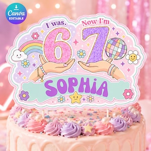 Puede incluir: Una tarta rosa decorada con un adorno que dice "I was. 67. Now I'm" y el nombre "Sophia". El diseño incluye un arcoíris, flores y una bola de discoteca.