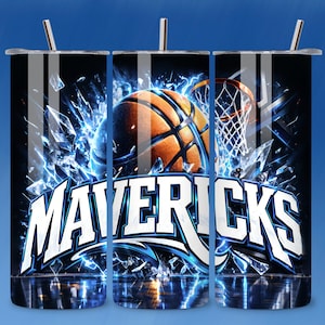 Può includere: Un set di tre tazze in ceramica con finitura opaca e macchiettata. Le tazze sono nei toni del crema, grigio chiaro e grigio scuro. Ogni tazza ha un design semplice e minimalista.