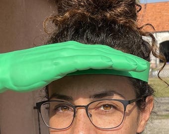 Lazy Hand Sun Hat - Hilarious 3D Printed Green Hand Cap - Funny Gag Gift for Friends - Unique Festival Headwear & Summer Party Access