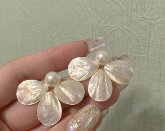 Natural Mother of Pearl Flower Earrings | Iridescent Shell Petal Bridal Jewelry | Romantic Fairycore Wedding Accessory