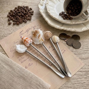 Natuurlijke schelpkoffielepel | Vintage stijl demitasse-theeroerder | Keukendecoratie kleindochter aan de kust | Strandhuwelijksgunst