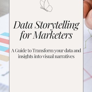 Può includere: Una copertina di libro color crema con il titolo "Data Storytelling for Marketers" in un carattere serif. Un'illustrazione di farfalla è in alto. Il testo sottostante recita: "Una guida per trasformare i tuoi dati e le tue intuizioni in narrazioni visive."