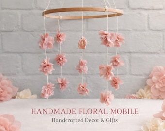 Móvil floral rosa ruborizado para bebé, decoración bohemia para guardería, accesorio de cuna de madera hecho a mano.