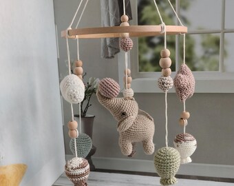 Móvil de elefante de ganchillo para bebé: decoración neutra para cuna, temática safari, hilo de algodón, cuentas de madera
