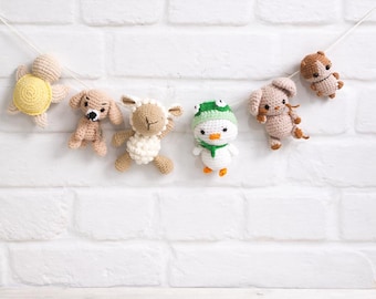 Guirnalda de animales de granja de ganchillo, juguete de amigurumi para cuna, decoración neutra para habitación infantil.