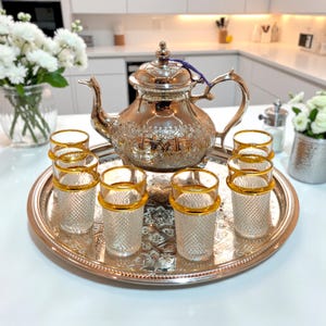 Juego de tetera marroquí de plata hecha a mano con bandeja grabada y 6 vasos de té dorados – Decoración artesanal para el hogar