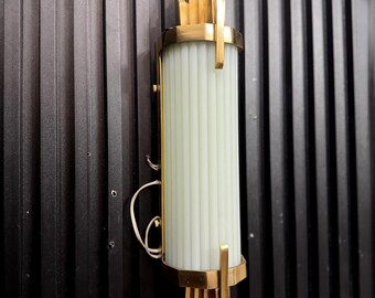 Art deco wandkandelaars messing afwerking gecanneleerde melkglas verlichtingsarmaturen woonkamer hal