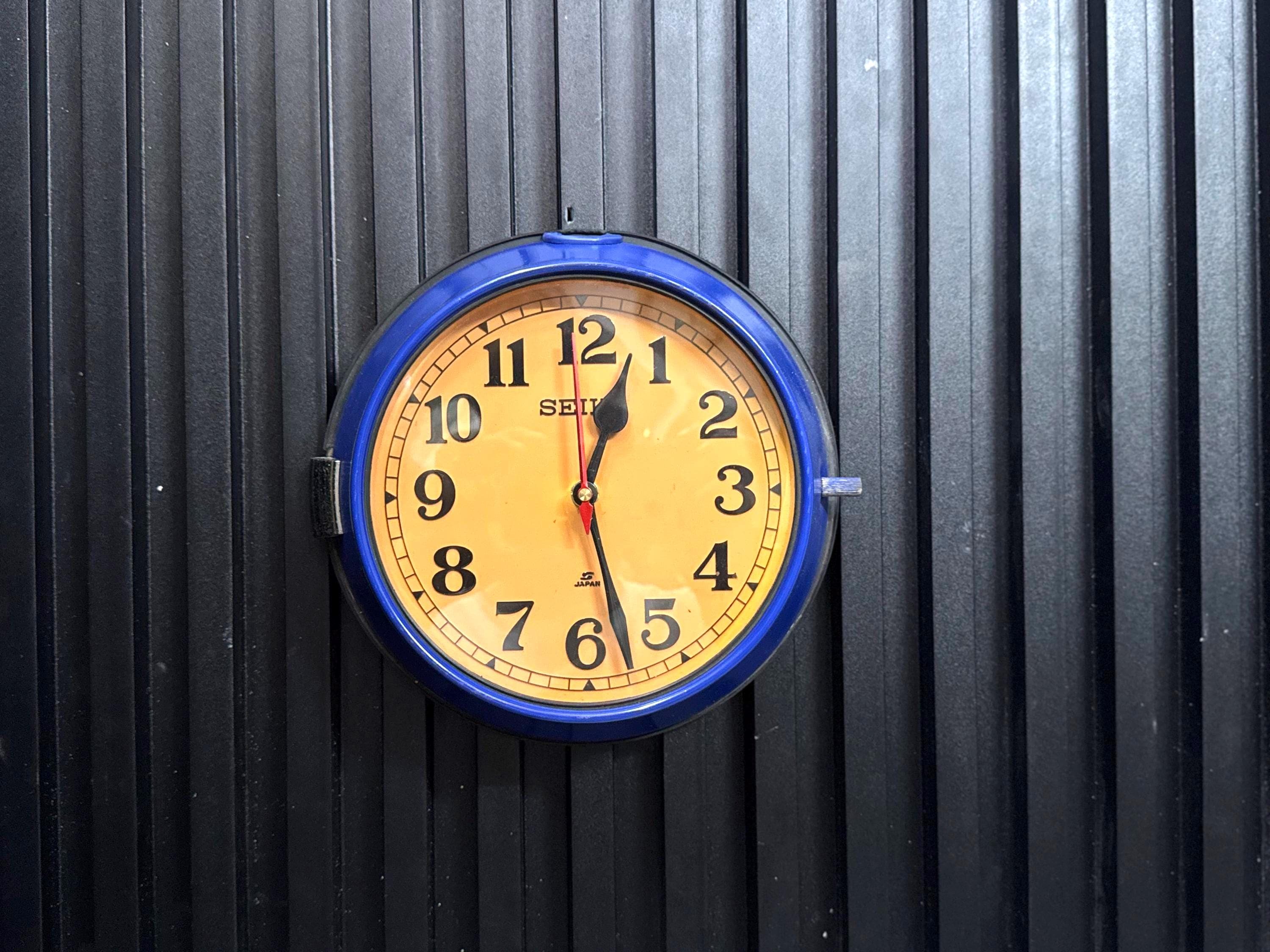 Vintage Japanese Seiko Blue Wall Clock Battery Operated
