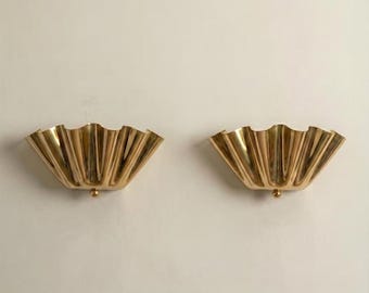 Mid-Century Modern Brass Ruffle Wall Sconce Light: Scalloped Flower Wall Lamp Fixture