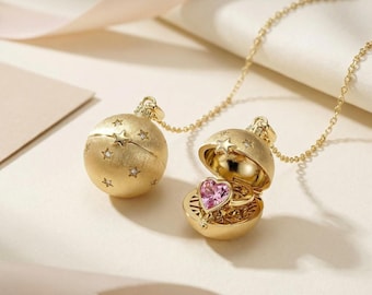 Opening Locket Necklace, Gold Romantic Necklace ,Hidden Clover Pendant ,Vintage Jewelry Keepsake Necklace, Gift for Her