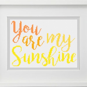 Puede incluir: Patrón de punto de cruz con el texto "You are my Sunshine" en un degradado de naranja y amarillo.
