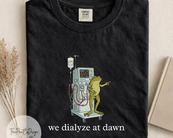 Divertente maglietta da infermiera specializzata in dialisi con rana, Comfort Colors Nephology RN Tee