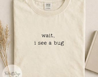 Aspetta, vedo un insetto! Maglietta divertente a tema entomologia, regalo per gli amanti della natura.