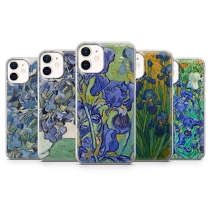 Può includere: Cinque custodie per telefono con un design floreale ispirato al dipinto "Iris" di Vincent van Gogh. Le custodie presentano tonalità blu, verdi e gialle, con gli iris come soggetto principale.