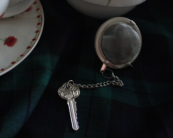 Sherlock Holmes key tea ball loose leaf tea infuser strainer 221b baker street