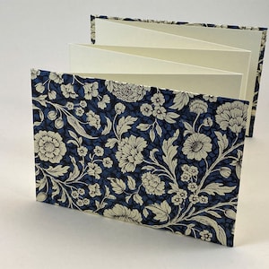 LEPORELLO Photo-Fanfold, Horizontal Format, CARTA VARESE  design "Flower Carpet"