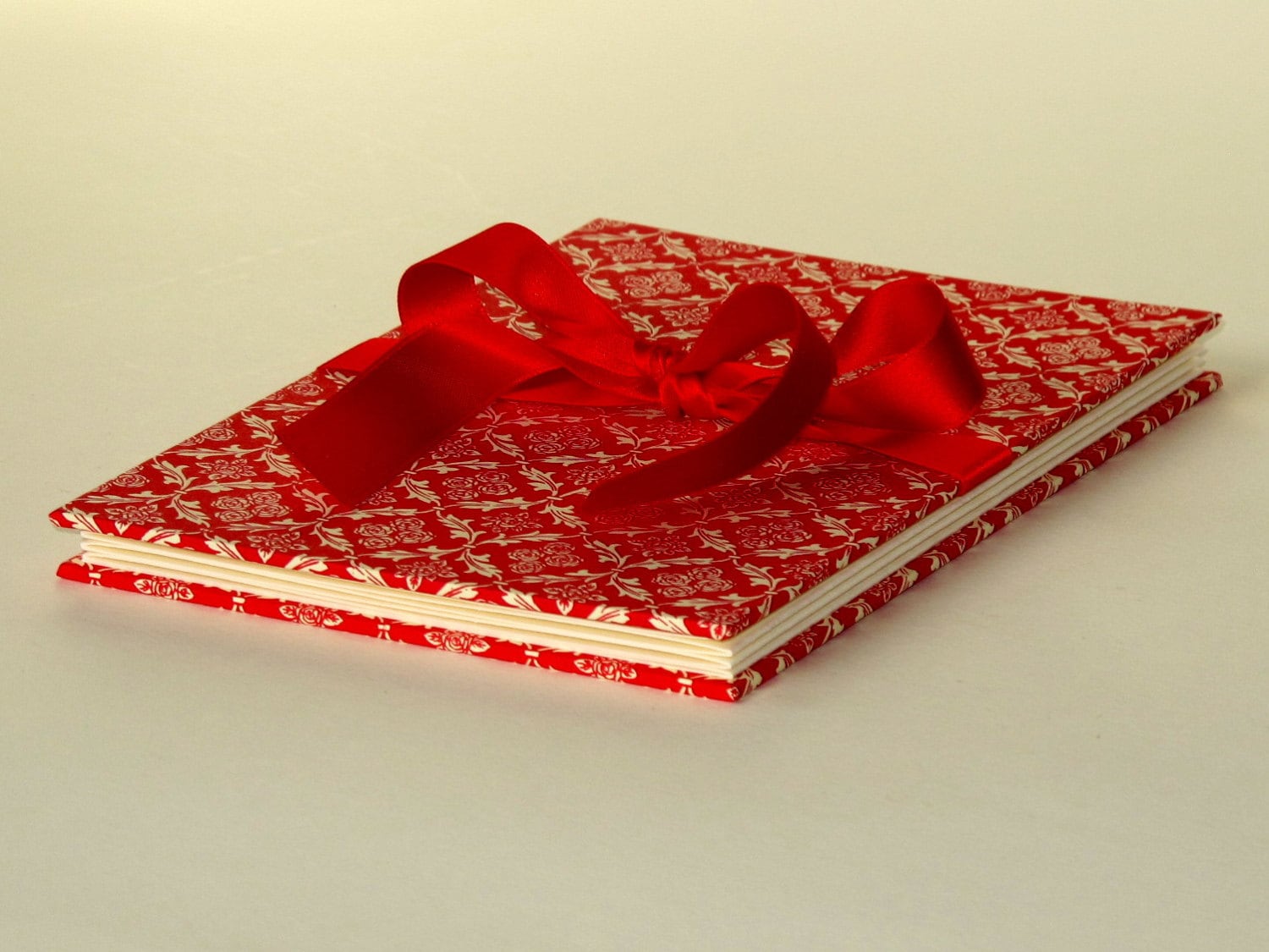 Housse de Leporello italien CARTA VARESE design « Empire rouge » Housse de Leporello italien CARTA VARESE design design design « Empire rouge » 7156cc