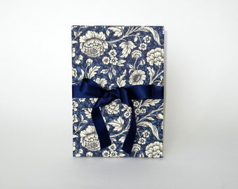 Leporello Einband ital. Papel CARTA VARESE Decoración "Blumenteppich blau"