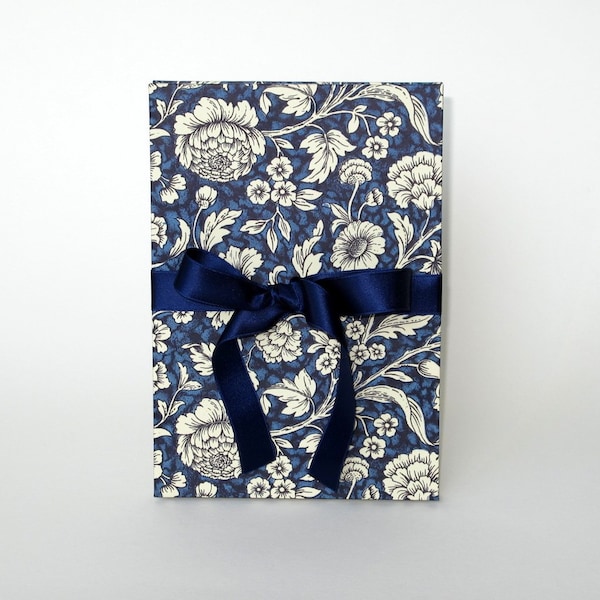 Leporello Einband ital. Papier CARTA VARESE Dekor "Blumenteppich blau"
