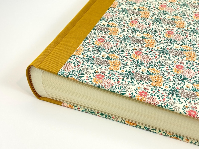 Edles Fotoalbum 30 x 30 cm mit 50 Blatt – Buchrücken aus Buchbinderleinen, Umschlag mit italienischem Carta Varese-Papier in Orange und Türkis. Perfekt für besondere Erinnerungen.“