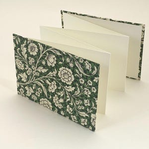 Leporello - 16,5 x 11,5 cm Querformat, Einband ital. Papier CARTA VARESE Dekor *Blumenteppich grün*