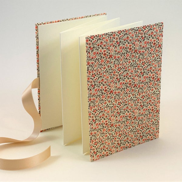 Leporello Einband ital. Papier CARTA VARESE Dekor "Blumenwiese rot"