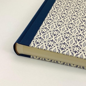 Carta Varese Photo Album: Linen Spine, Lily Ornament Cover