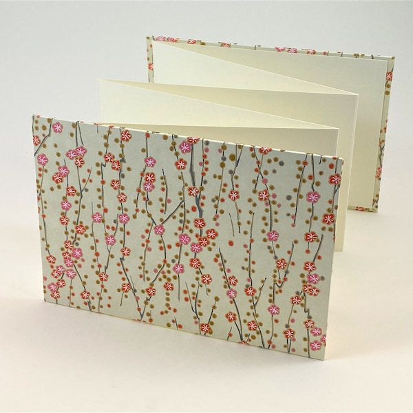 LEPORELLO - 16,5 x 11,5 cm Querformat, Cover CHIYOGAMI "Weddingflowers"