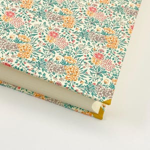 Großformatiges Fotoalbum (30 x 30 cm) – 50 Blatt, edler Buchrücken aus Buchbinderleinen, Umschlag mit italienischem Carta Varese-Papier in Orange und Türkis. Zeitlose Eleganz für Ihre schönsten Momente.“