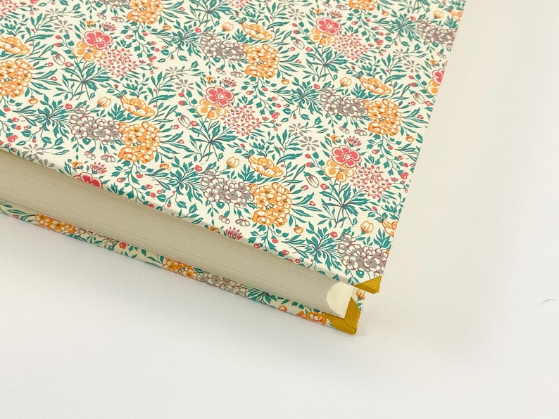 Großformatiges Fotoalbum (30 x 30 cm) – 50 Blatt, edler Buchrücken aus Buchbinderleinen, Umschlag mit italienischem Carta Varese-Papier in Orange und Türkis. Zeitlose Eleganz für Ihre schönsten Momente.“