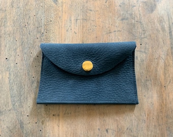 Tarjetero minimalista de piel