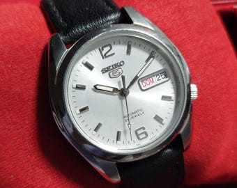 Vintage Seiko 5 Silver Sunburst Dial 38MM 7S26A Exhibition Case Back 1990's JDM