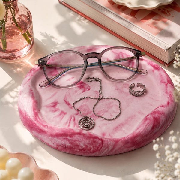 Roze sieradenbakje met marmerlook, handgemaakt opbergbakje voor ringen en sleutels.