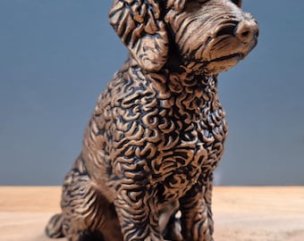 Estatua de Goldendoodle impresa en 3D – Perro decorativo con efecto bronce – Idea de regalo para amantes de los perros
