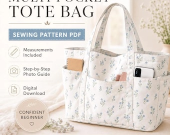 Könnte beinhalten: Ein PDF-Schnittmuster für eine Mehrzweck-Tragetasche aus weißem Stoff mit kleinem blauem Blumenmuster. Der Text enthält Multi-Pocket Tote Bag, Sewing Pattern PDF, Measurements Included, Step-by-Step Photo Guide, Digital Download und Confident Beginner.