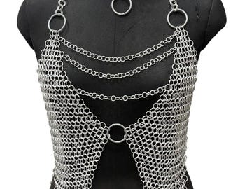 Top halter de malla metálica plateada con gargantilla – Joyería corporal para festivales