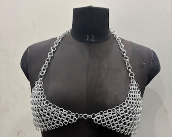 Top de bikini de malla metálica plateada, bralette de malla metálica hecho a mano, atuendo para festivales, ropa para festivales renacentistas, top de armadura para cosplay.