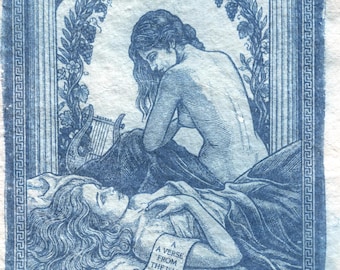 Lámina artística en cianotipia "Amantes lesbianas", descarga digital de alta resolución, arte mural romántico sáfico, edición digital limitada.