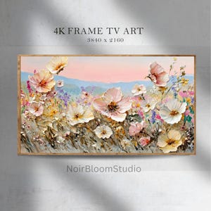 Puede incluir: Pintura floral enmarcada con fondo de paisaje. La obra presenta grandes flores texturizadas en tonos rosa, blanco y amarillo, sobre un fondo de cielo rosa y azul. El texto "4K FRAME TV ART" está en la parte superior.
