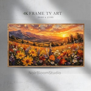 Puede incluir: Una pintura de paisaje enmarcada representa una vibrante puesta de sol sobre un campo de flores silvestres y montañas. La obra de arte presenta colores cálidos, incluyendo naranja, amarillo y rojo, con el texto "4K FRAME TV ART" y "3840 x 2160". El nombre del artista, "NoirBloomStudio", también es visible.