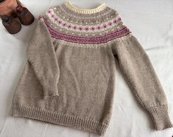 Hand-Knitted Wool Sweater – Scandinavian Nordic Yoke Pullover – Beige & Pink Fair Isle Pattern