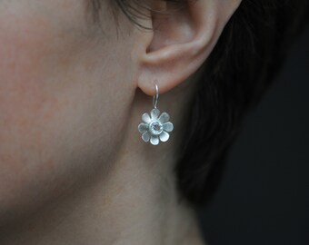 Boucles d’oreilles fleur de topaze blanche, boucles d’oreilles marguerite en argent