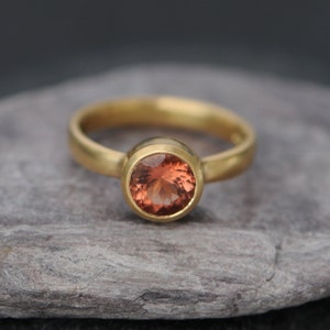 Oregon Sunstone Ring in 18K Gold, Peach Gemstone Ring image 2