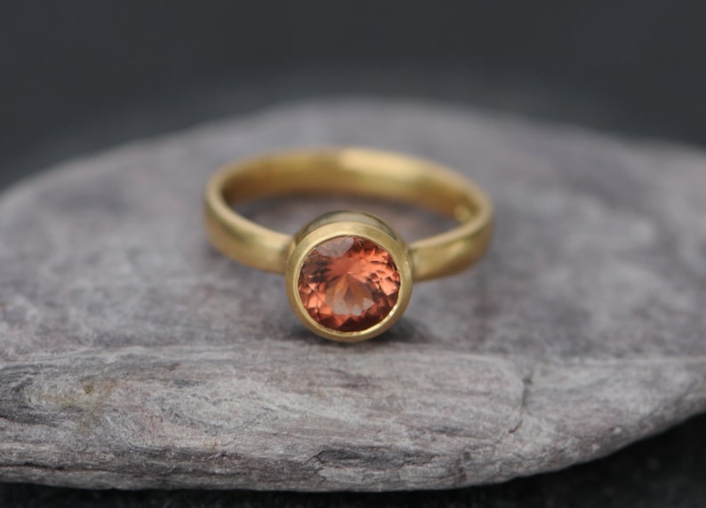 Oregon Sunstone Ring in 18K Gold, Peach Gemstone Ring image 2