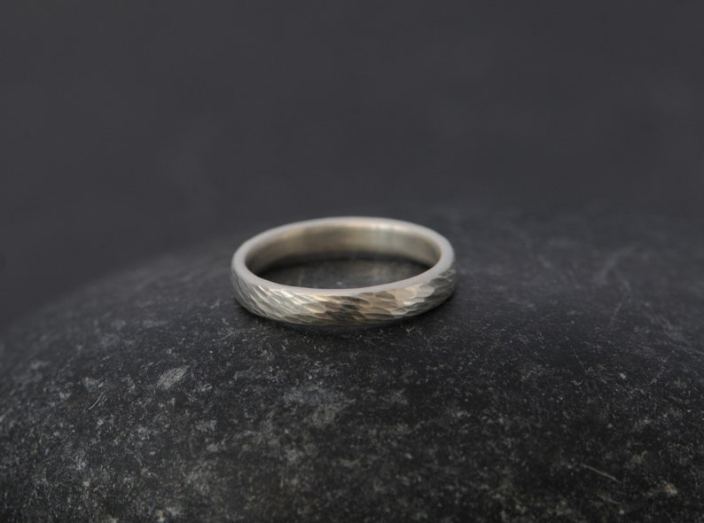 Bague de mariage en argent texturé, cadeau pour elle, bague en argent recyclé image 3