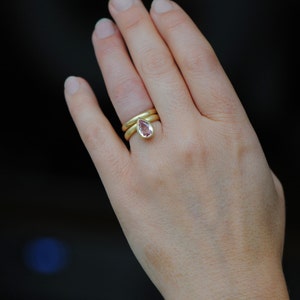 Pear Morganite Wedding Set in 18K Gold, Pear Cut Morganite Engagement Ring image 4