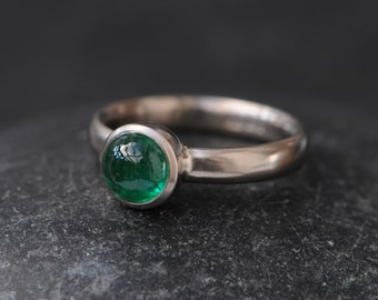 Emerald Cabochon Ring in Platinum, Round Cab Emerald Ring Gift For Her
