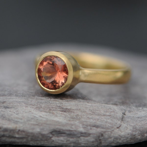 Oregon Sunstone Ring in 18K Gold, Peach Gemstone Ring