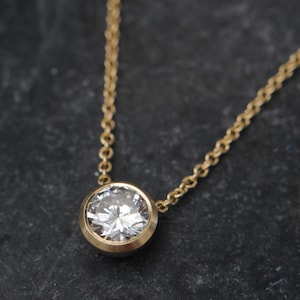 Diamond Pendant in 18K Gold, Diamond Necklace, Luxury Gift, Bridal Wear